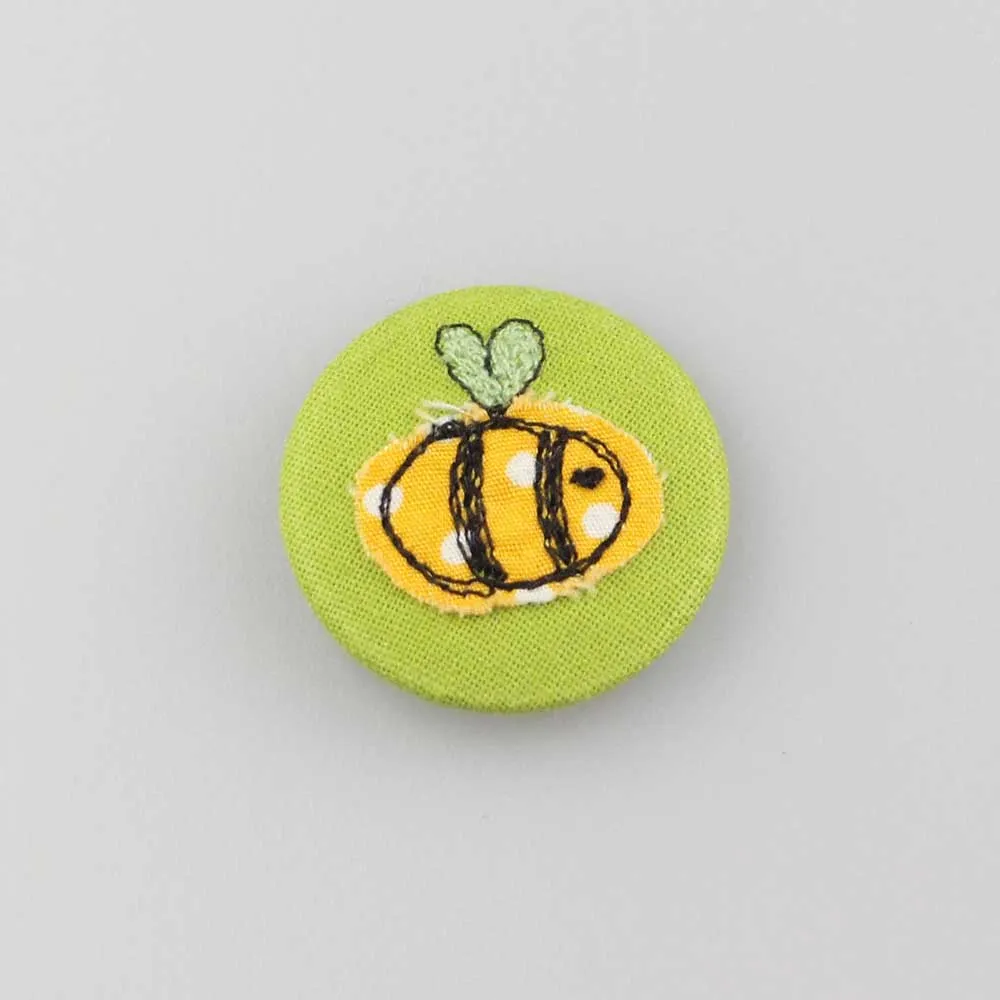 bee - pretty badge