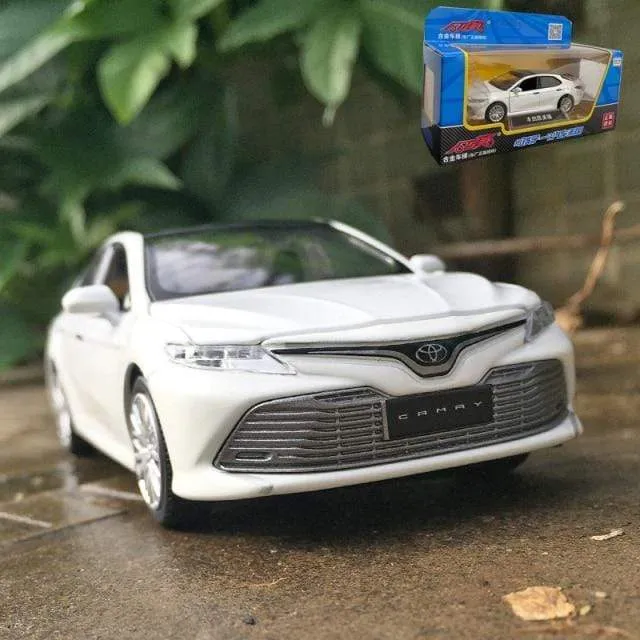 New 1:32 Toyota Eighth Generation 8 Camry Simulation Car Model Alloy Car Model Toy Car Decoration Boy Birthday Gift Collection