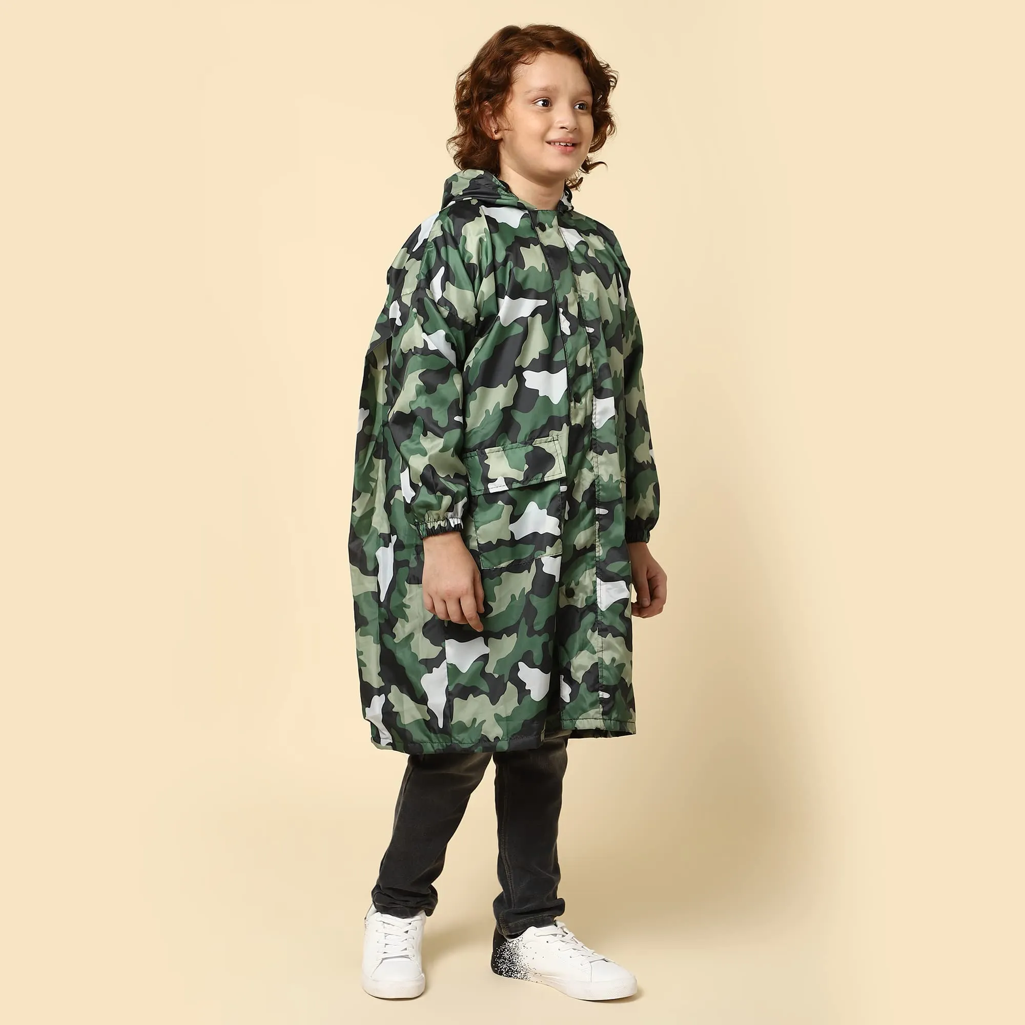 THE CLOWNFISH Boy Cannon Series Kids Waterproof Nylon Double Coating Reversible Longcoat With Hood And Reflector Logo At Back. Printed Plastic Pouch. Kid Age-8-9 Years (Green Camo)