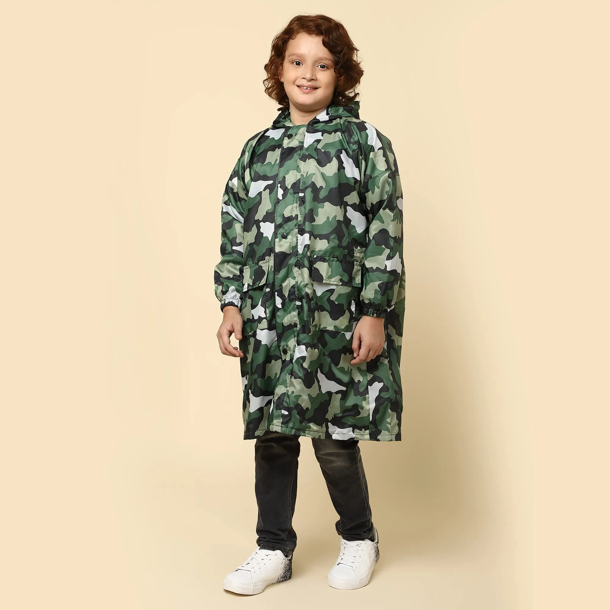 THE CLOWNFISH Boy Cannon Series Kids Waterproof Nylon Double Coating Reversible Longcoat With Hood And Reflector Logo At Back. Printed Plastic Pouch. Kid Age-8-9 Years (Green Camo)